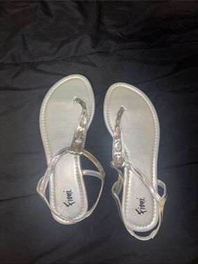 FIONI Clothing Metallic Silver T-Strap Sandals
